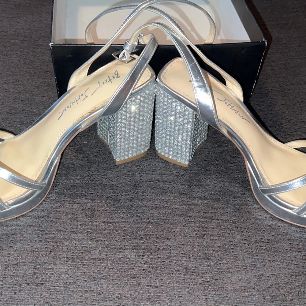 Silver heels with diamonds on them